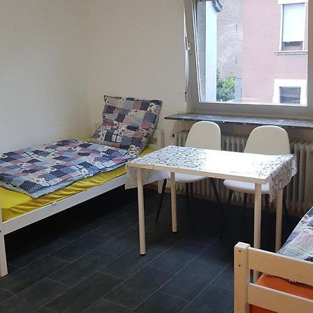 Handwerker Unterkunft Monteurzimmer Mit Gemeinschaftsbad In Brebach 萨尔布吕肯 外观 照片