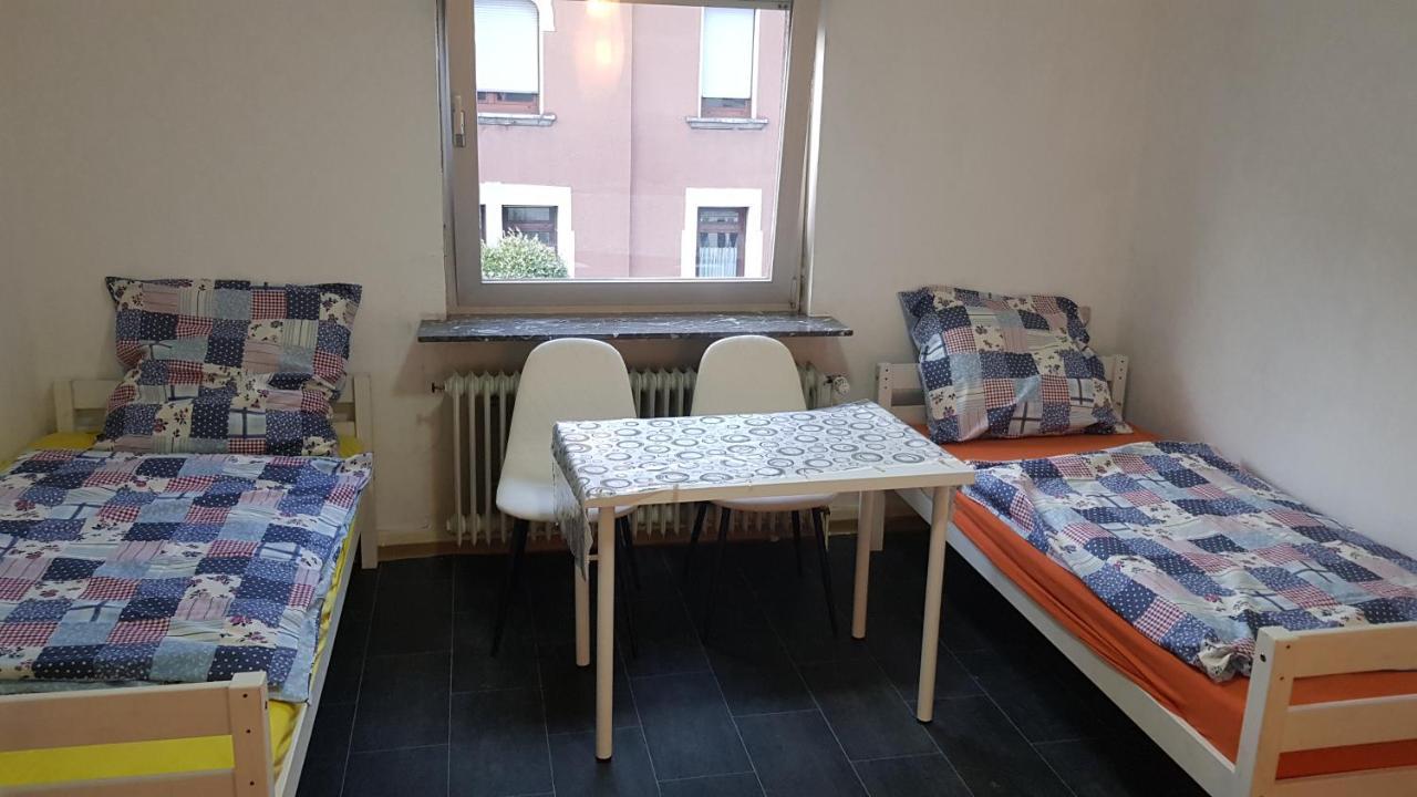 Handwerker Unterkunft Monteurzimmer Mit Gemeinschaftsbad In Brebach 萨尔布吕肯 外观 照片