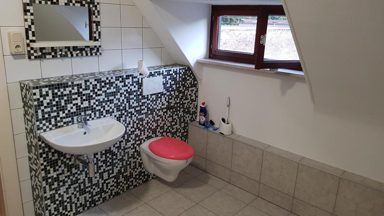 Handwerker Unterkunft Monteurzimmer Mit Gemeinschaftsbad In Brebach 萨尔布吕肯 外观 照片