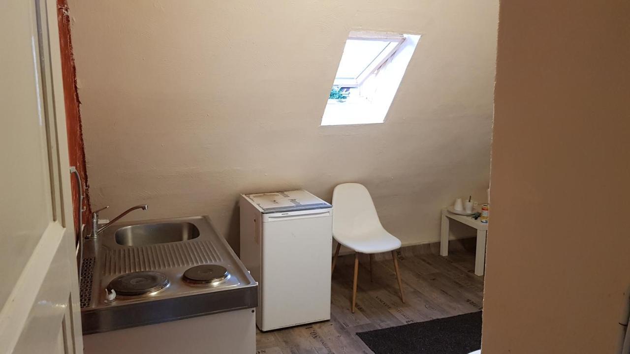 Handwerker Unterkunft Monteurzimmer Mit Gemeinschaftsbad In Brebach 萨尔布吕肯 外观 照片